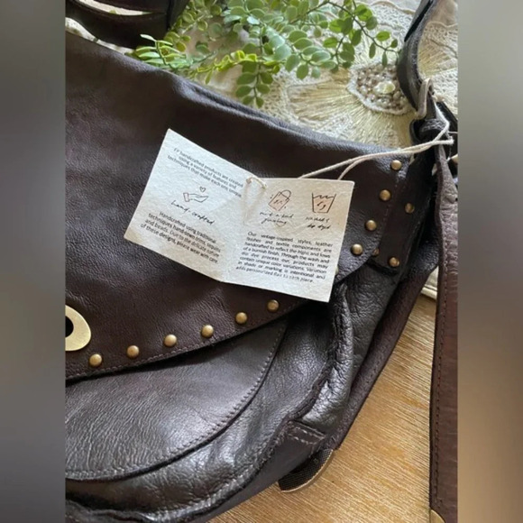 Free People Demi Distressed Messenger Bag in Dark Brown NWT $178 - Picture 7 of 7